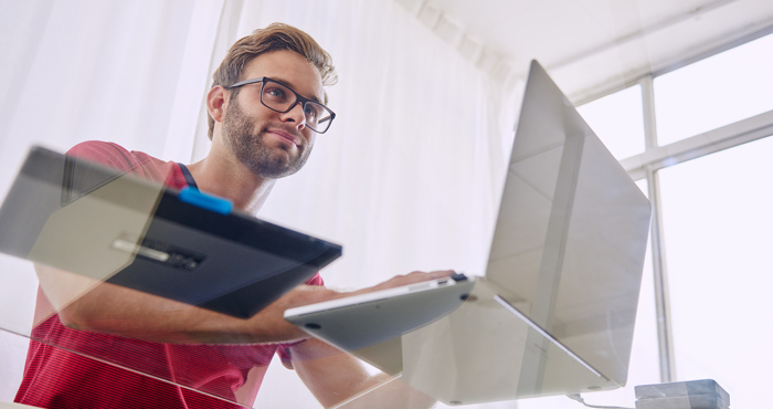 איך בוחרים מבין מספר הצעות עבודה